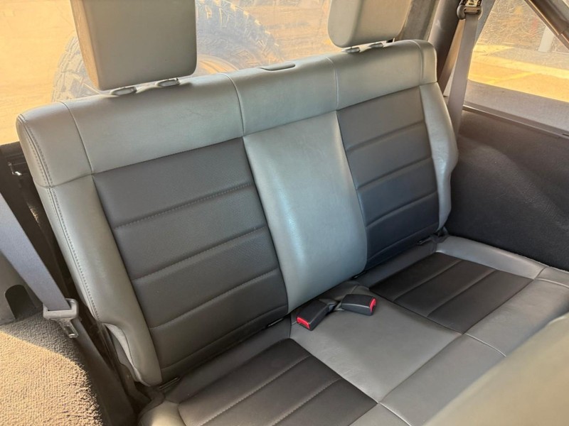 Jeep Wrangler Vehicle Image 13