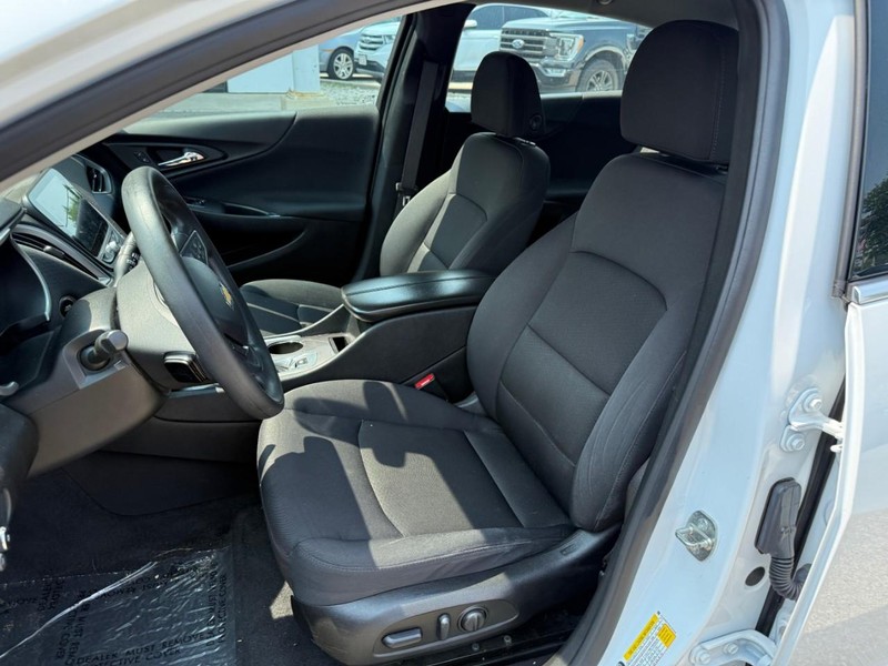 Chevrolet Malibu Vehicle Image 09