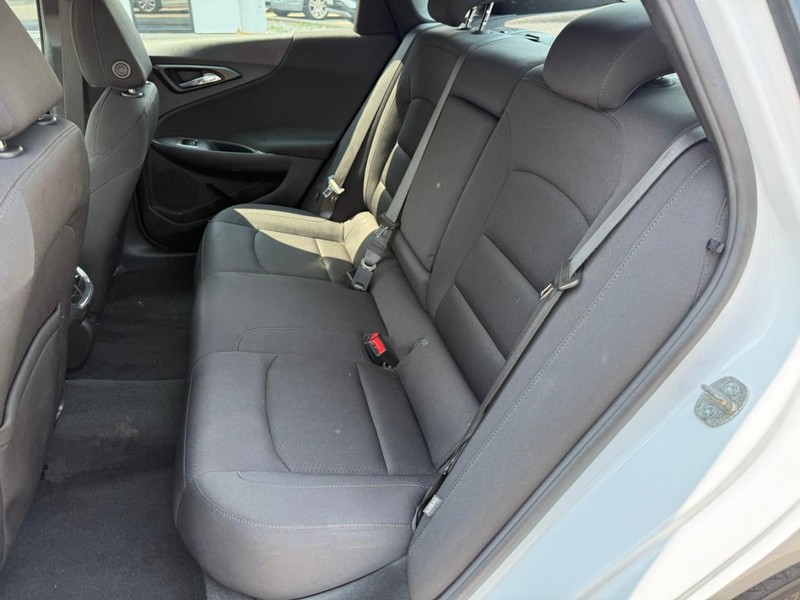 Chevrolet Malibu Vehicle Image 11