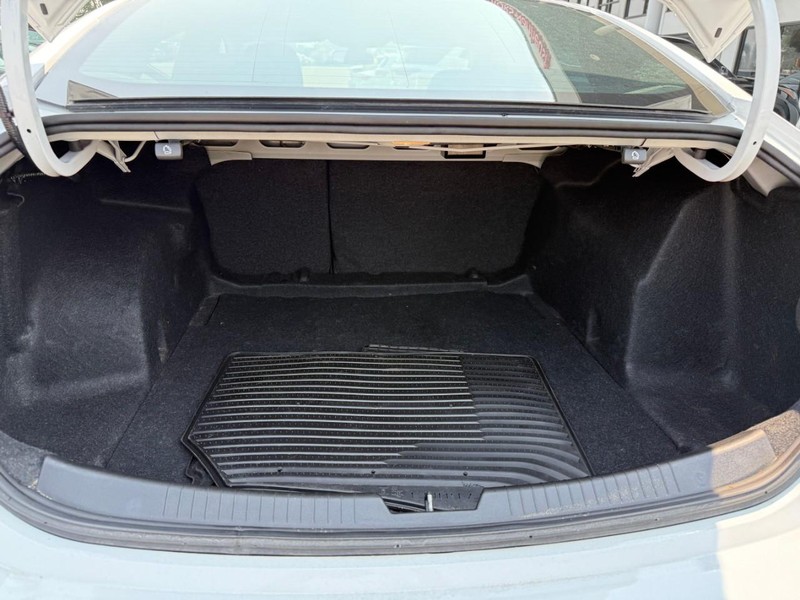 Chevrolet Malibu Vehicle Image 13