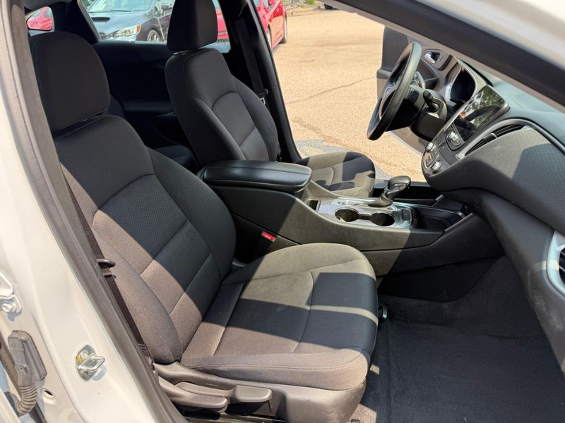 Chevrolet Malibu Vehicle Image 16