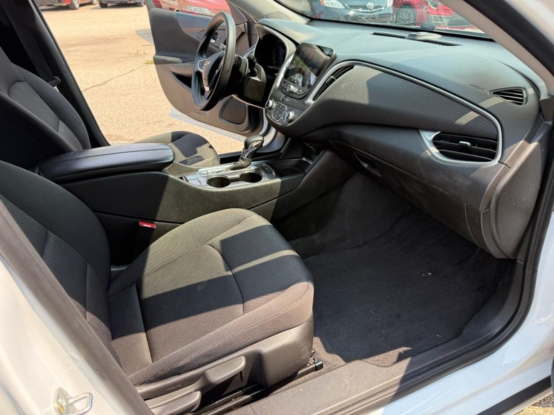 Chevrolet Malibu Vehicle Image 17