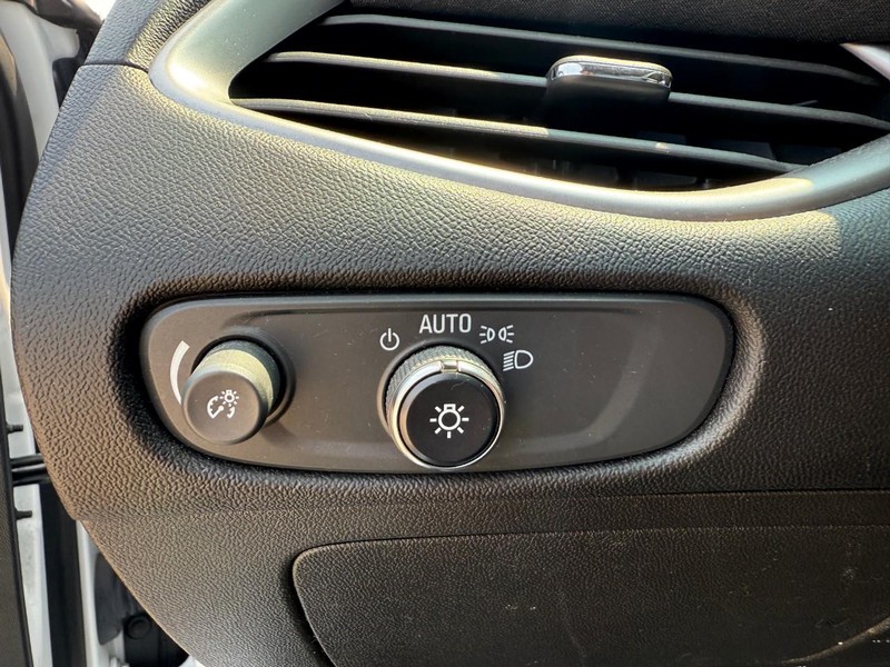 Chevrolet Malibu Vehicle Image 18