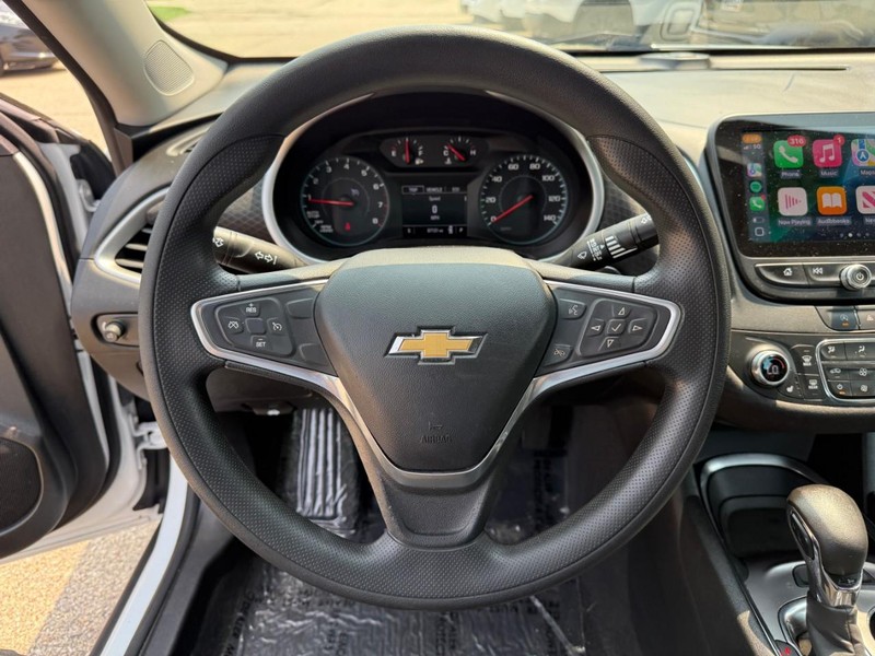 Chevrolet Malibu Vehicle Image 19