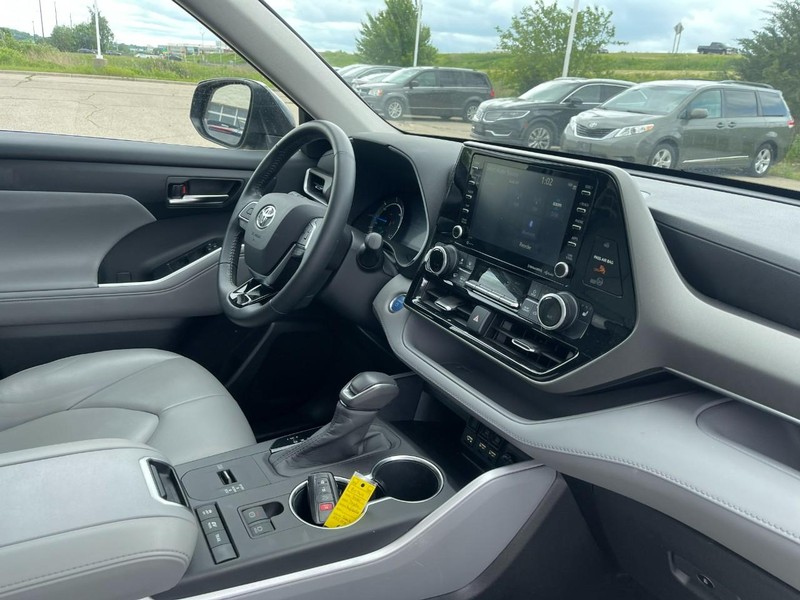 Toyota Highlander Hybrid Vehicle Image 03