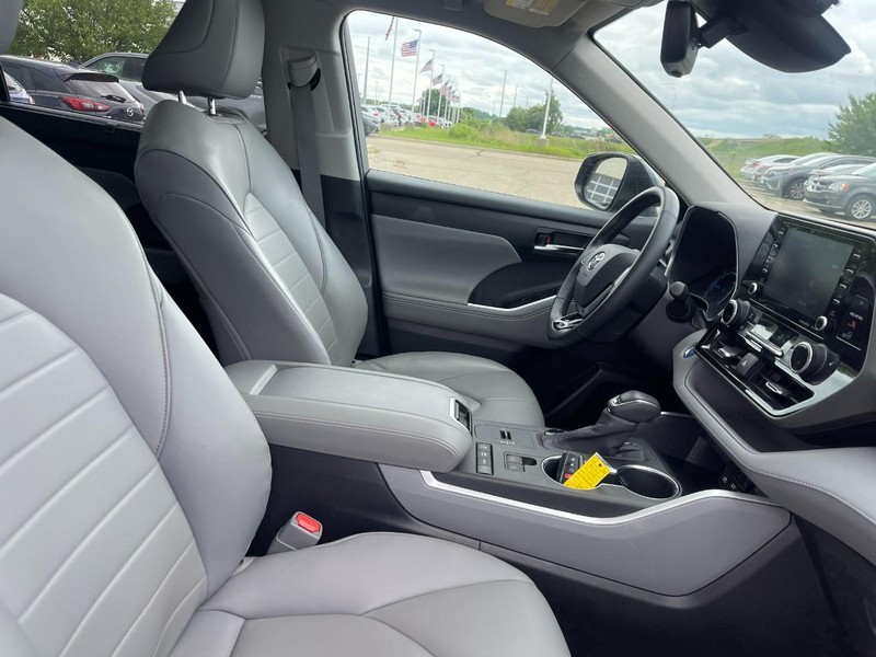 Toyota Highlander Hybrid Vehicle Image 05
