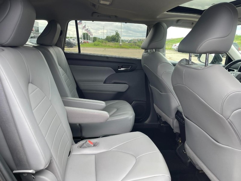 Toyota Highlander Hybrid Vehicle Image 06