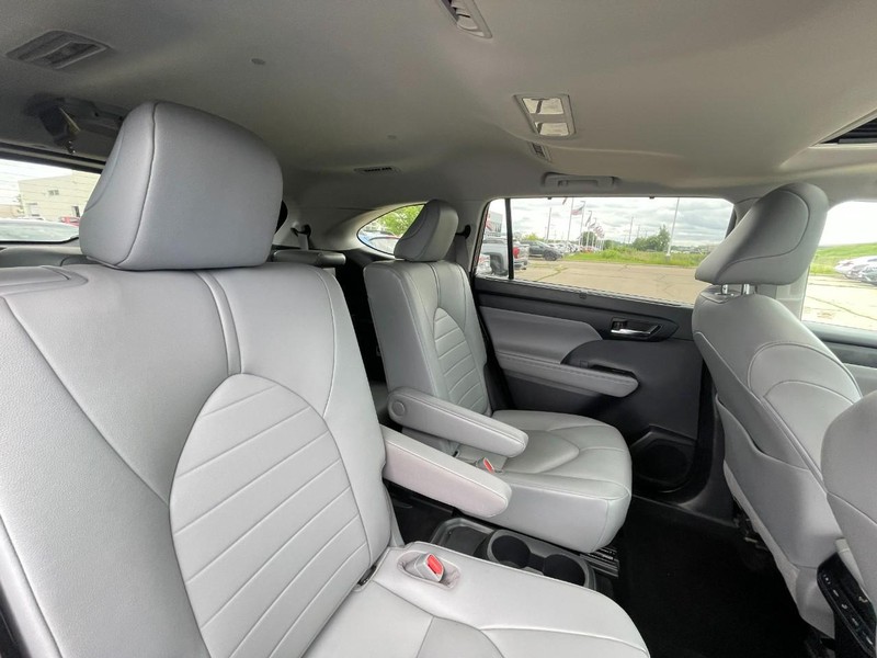 Toyota Highlander Hybrid Vehicle Image 07