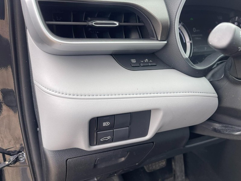 Toyota Highlander Hybrid Vehicle Image 14