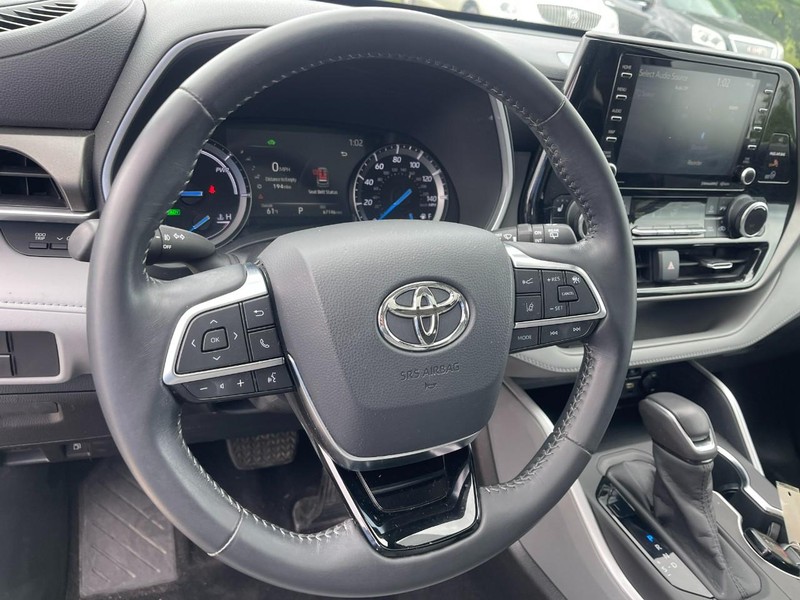 Toyota Highlander Hybrid Vehicle Image 15