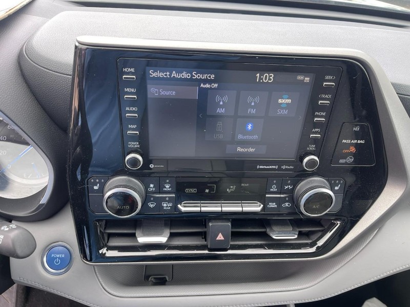 Toyota Highlander Hybrid Vehicle Image 21