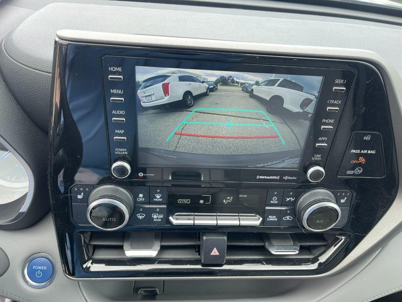 Toyota Highlander Hybrid Vehicle Image 22