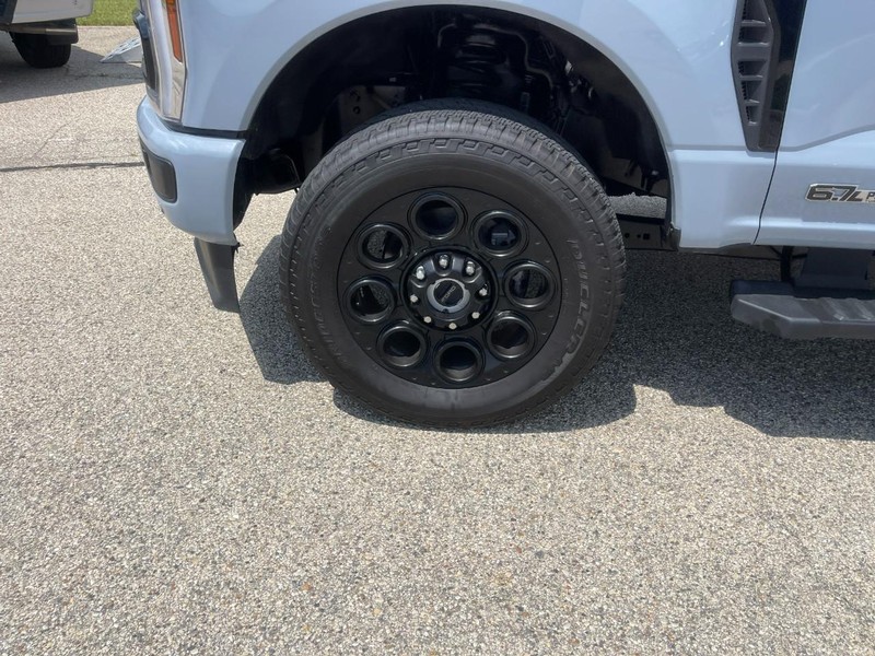Ford Super Duty F-250 SRW Vehicle Image 06