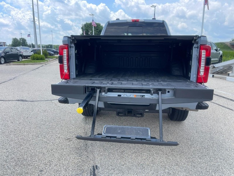 Ford Super Duty F-250 SRW Vehicle Image 09