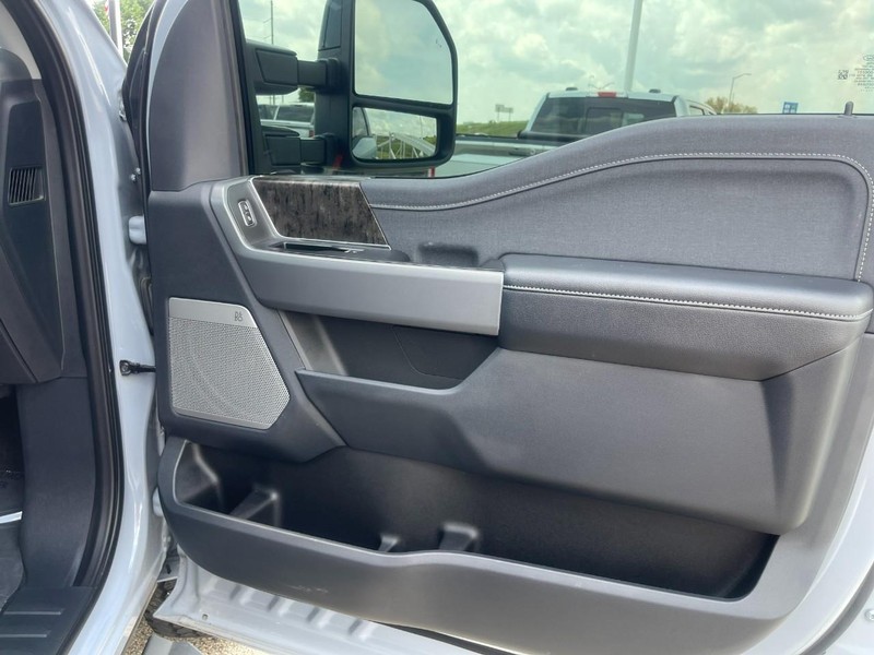 Ford Super Duty F-250 SRW Vehicle Image 13