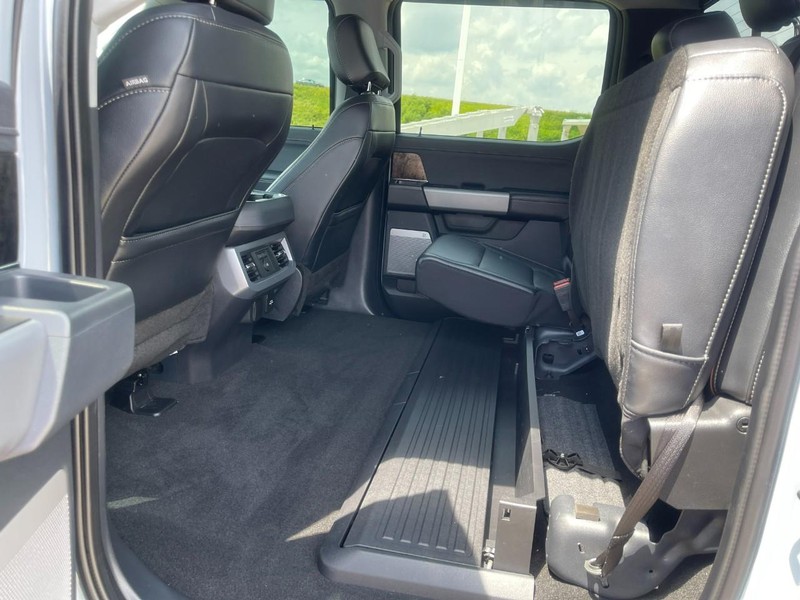 Ford Super Duty F-250 SRW Vehicle Image 17