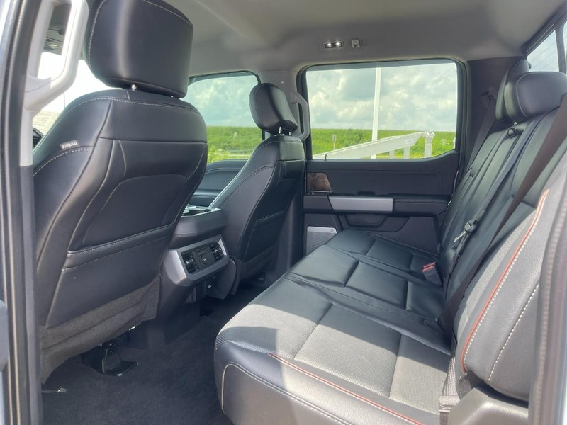 Ford Super Duty F-250 SRW Vehicle Image 18