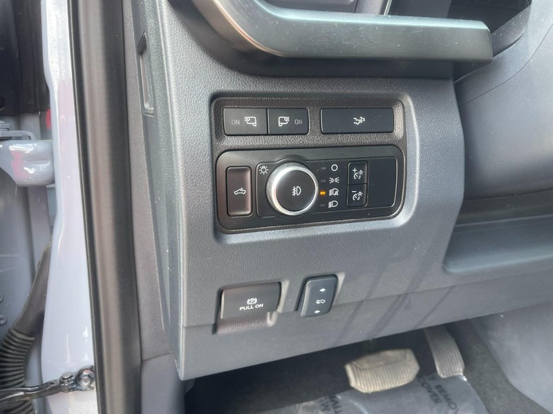 Ford Super Duty F-250 SRW Vehicle Image 25