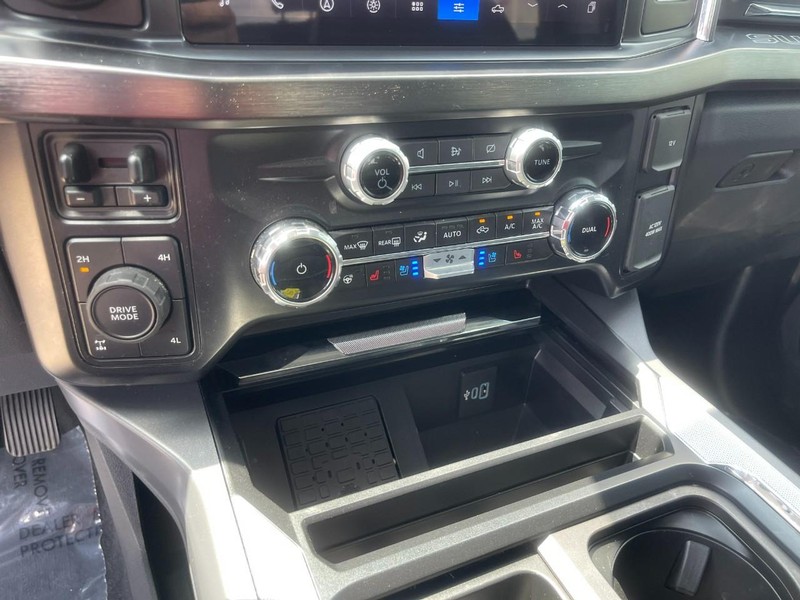 Ford Super Duty F-250 SRW Vehicle Image 32