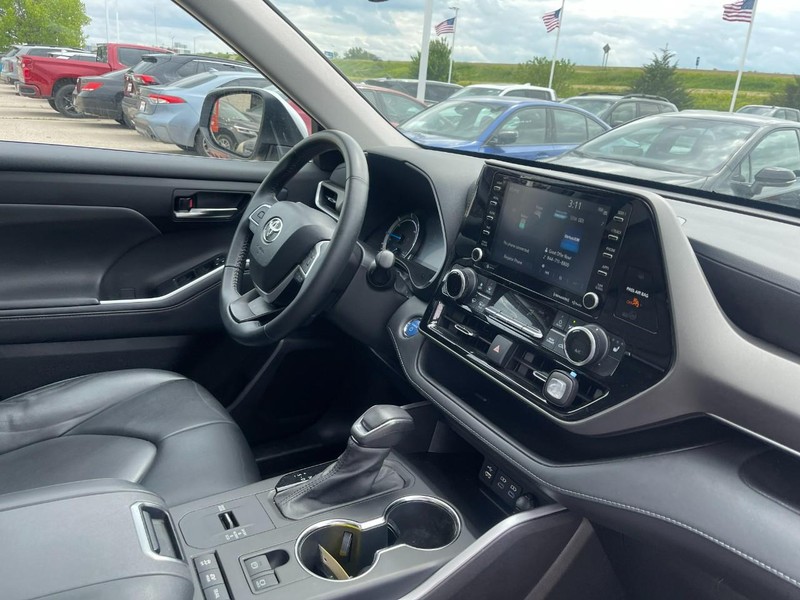 Toyota Highlander Hybrid Vehicle Image 03