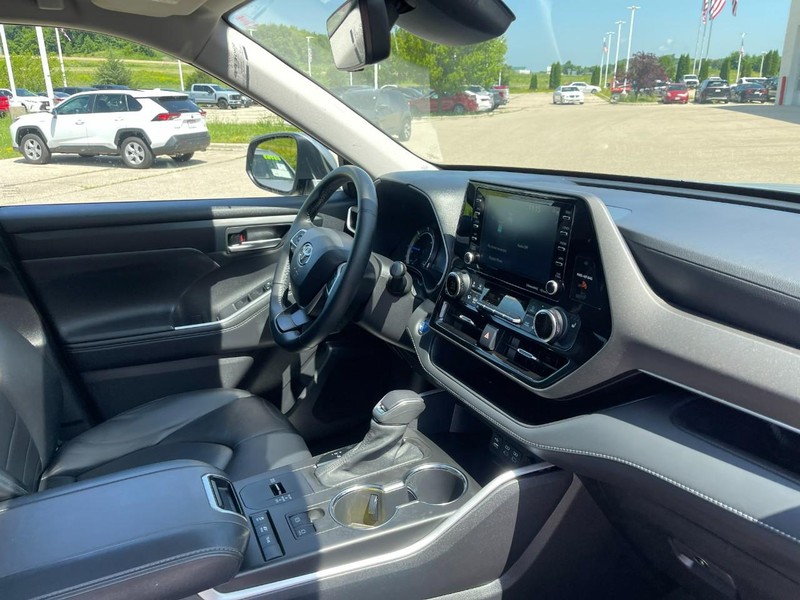 Toyota Highlander Hybrid Vehicle Image 09