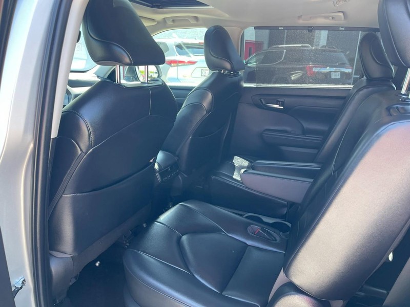 Toyota Highlander Hybrid Vehicle Image 20