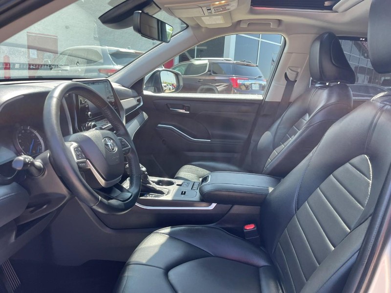 Toyota Highlander Hybrid Vehicle Image 22