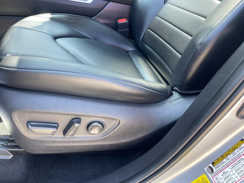 Toyota Highlander Hybrid Vehicle Image 23