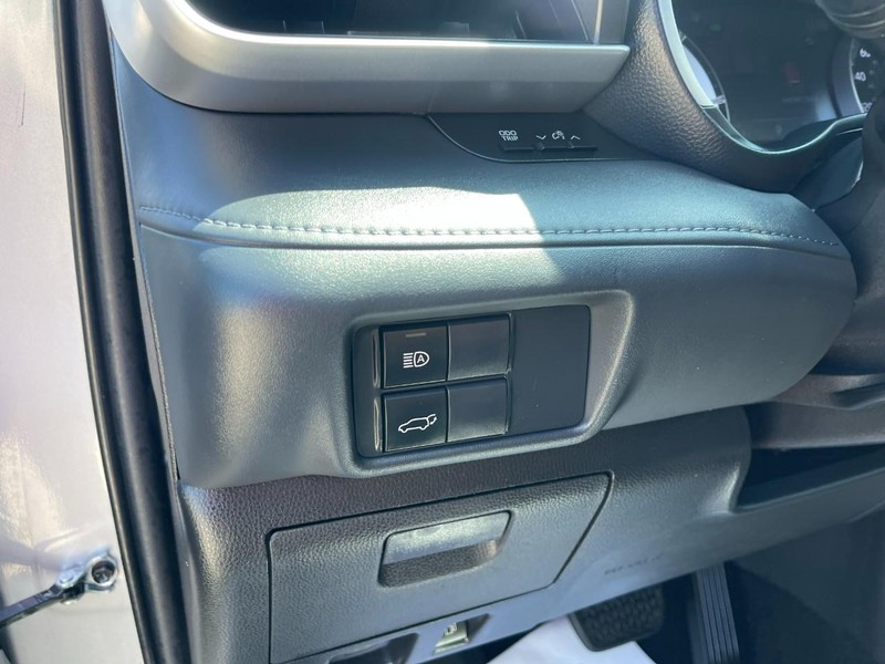 Toyota Highlander Hybrid Vehicle Image 24