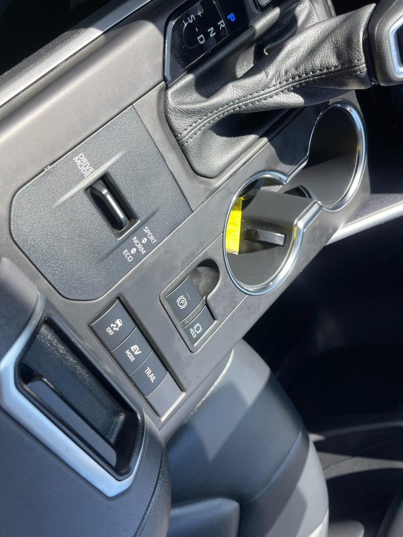 Toyota Highlander Hybrid Vehicle Image 26