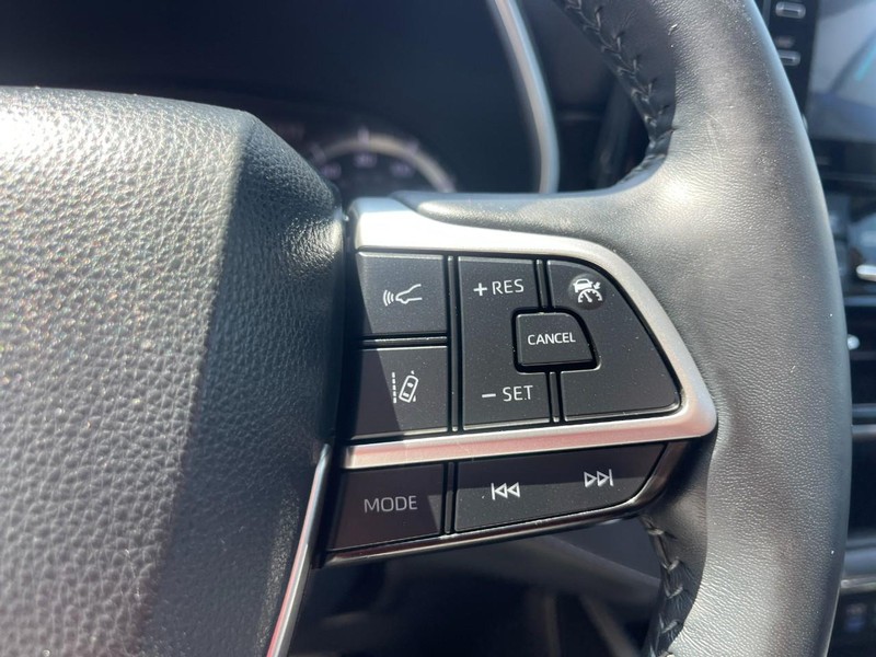 Toyota Highlander Hybrid Vehicle Image 32