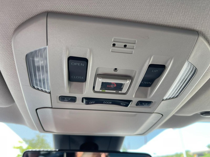 Toyota Highlander Hybrid Vehicle Image 36