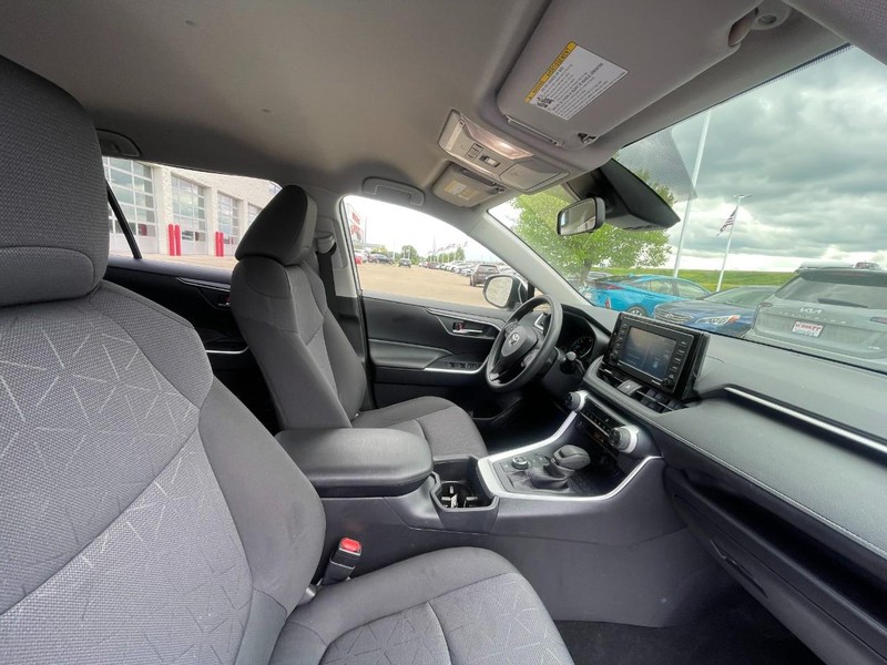Toyota RAV4 Hybrid Vehicle Image 04