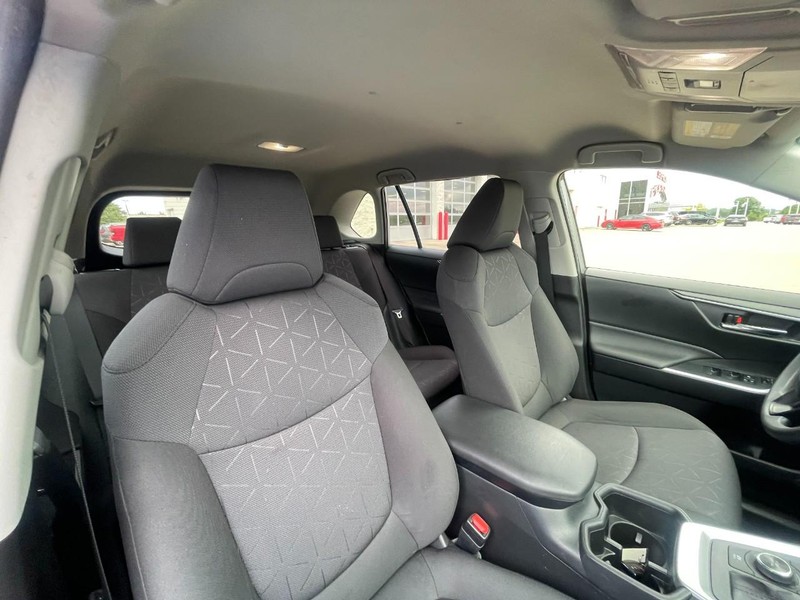 Toyota RAV4 Hybrid Vehicle Image 06