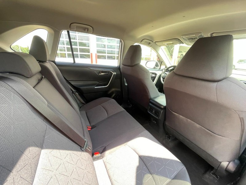 Toyota RAV4 Hybrid Vehicle Image 08