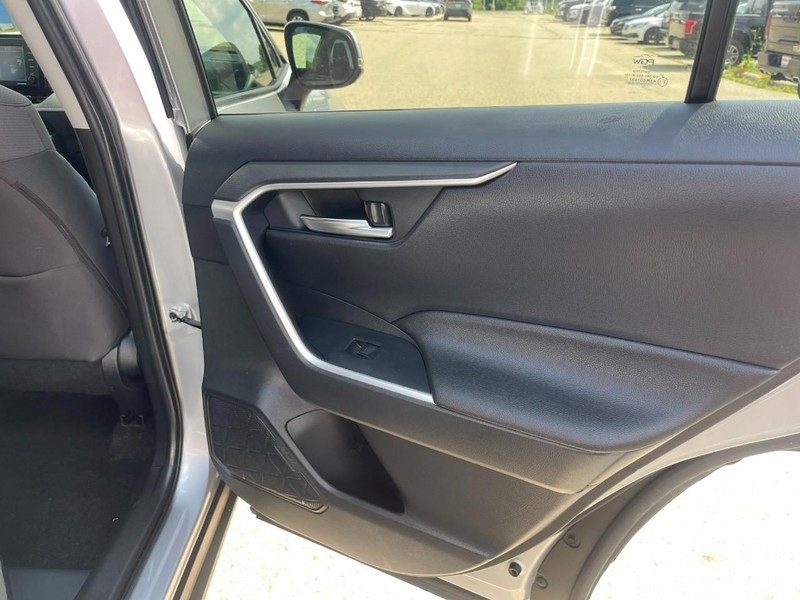 Toyota RAV4 Hybrid Vehicle Image 09