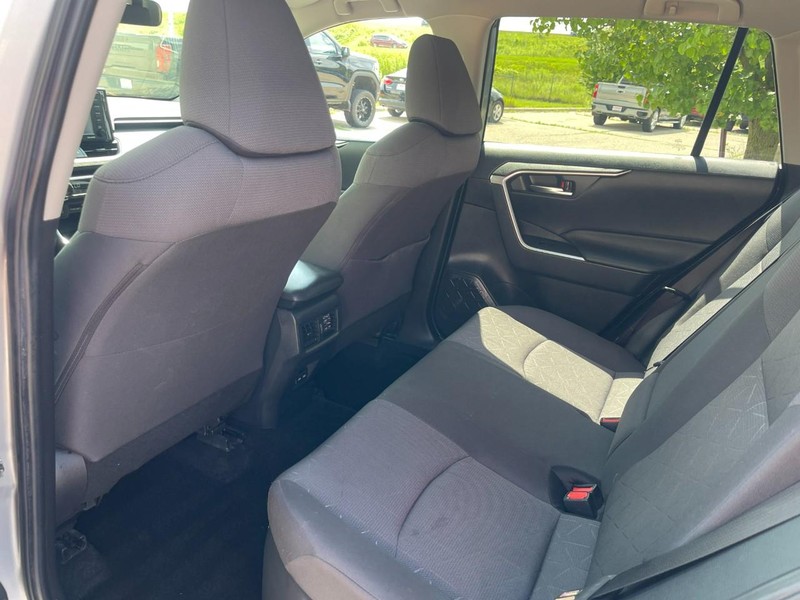 Toyota RAV4 Hybrid Vehicle Image 11