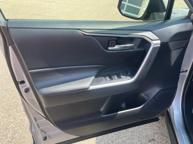Toyota RAV4 Hybrid Vehicle Image 15
