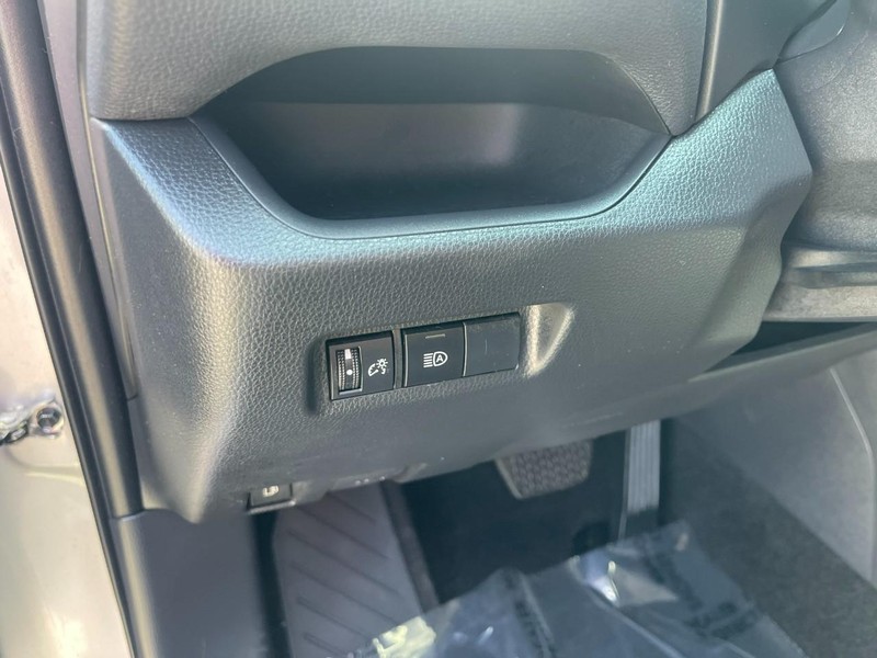 Toyota RAV4 Hybrid Vehicle Image 16