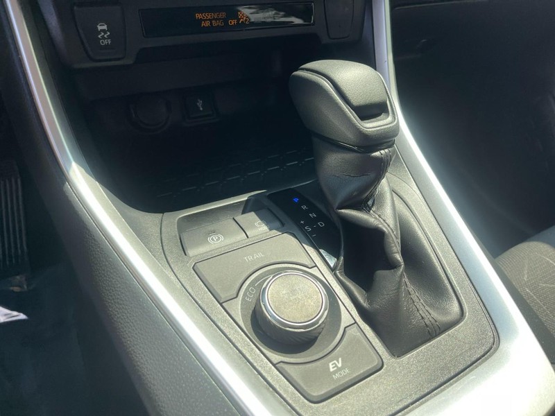 Toyota RAV4 Hybrid Vehicle Image 18