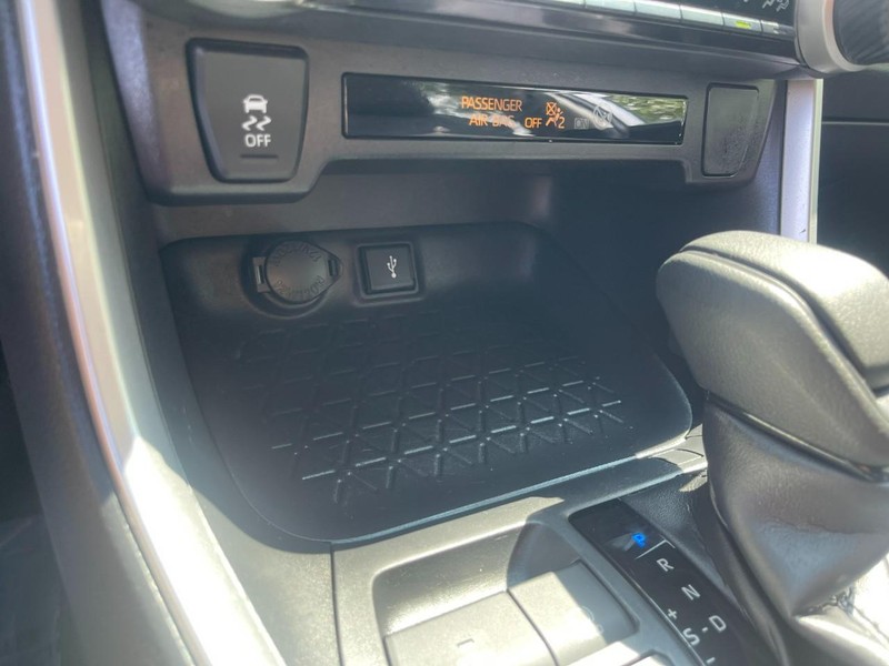 Toyota RAV4 Hybrid Vehicle Image 19
