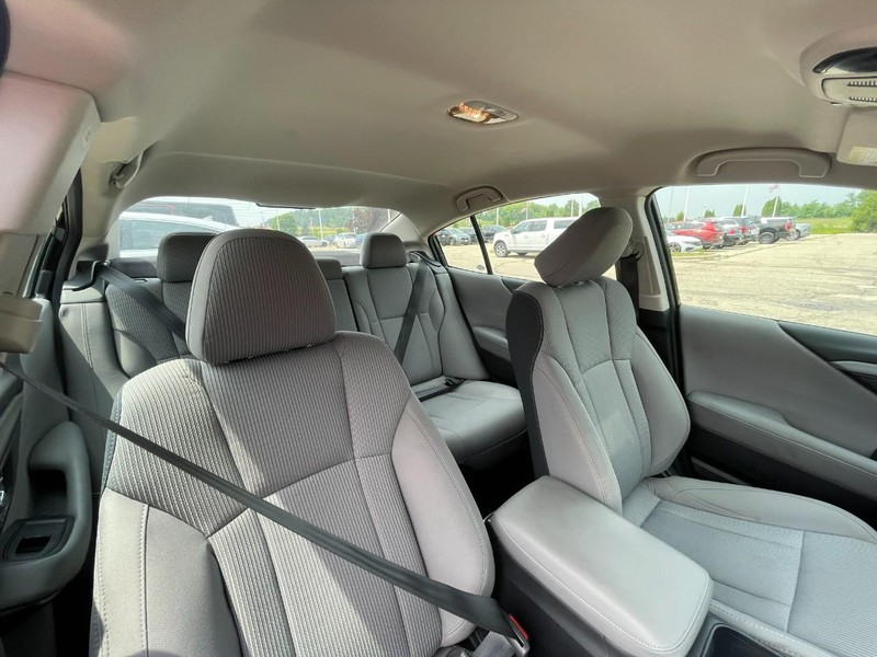 Subaru Legacy Vehicle Image 04