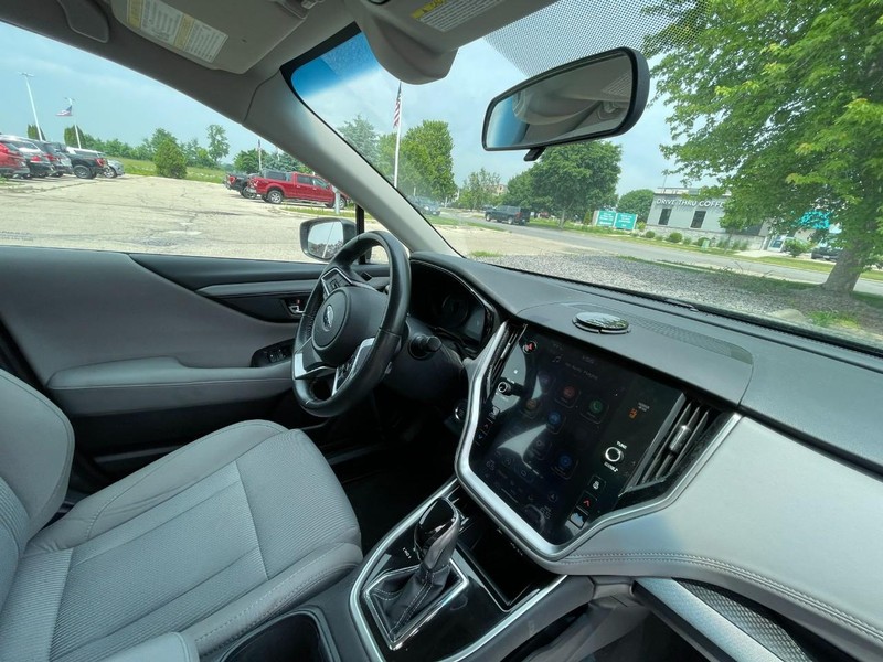 Subaru Legacy Vehicle Image 05