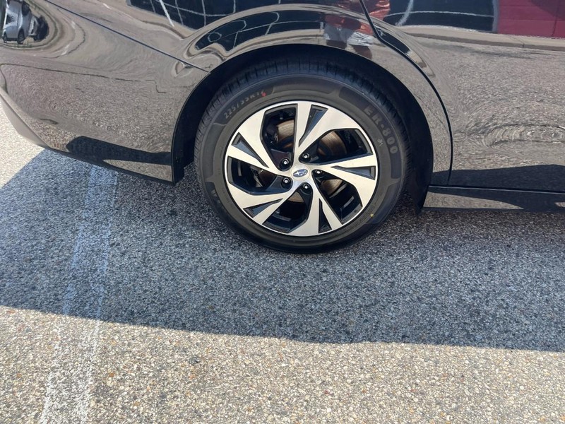 Subaru Legacy Vehicle Image 08