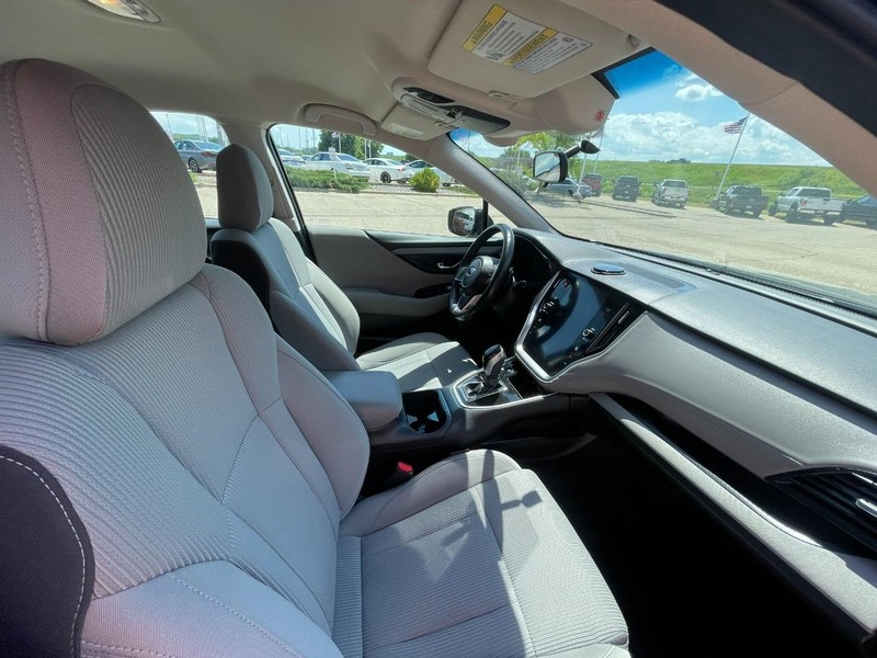 Subaru Legacy Vehicle Image 10