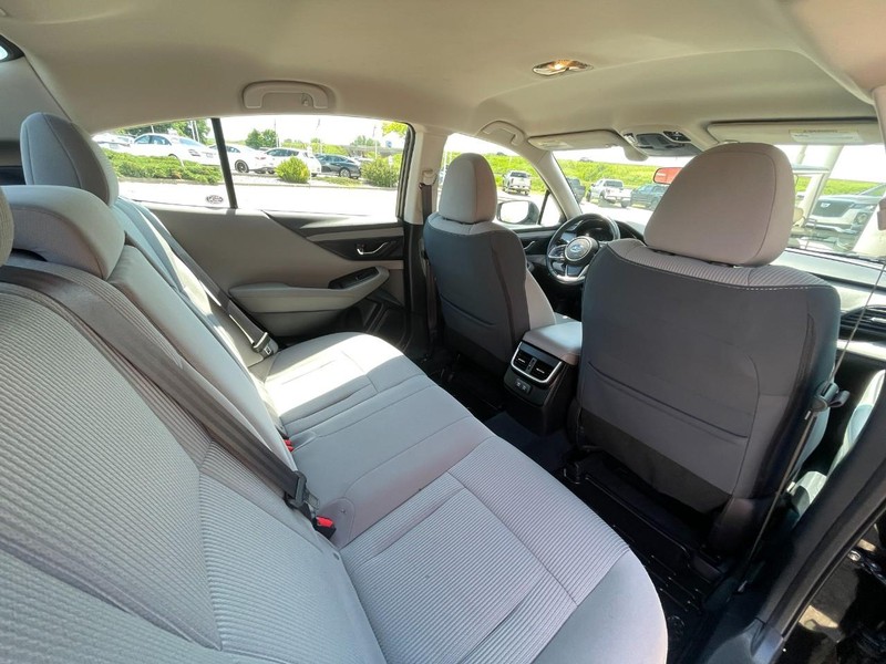 Subaru Legacy Vehicle Image 13