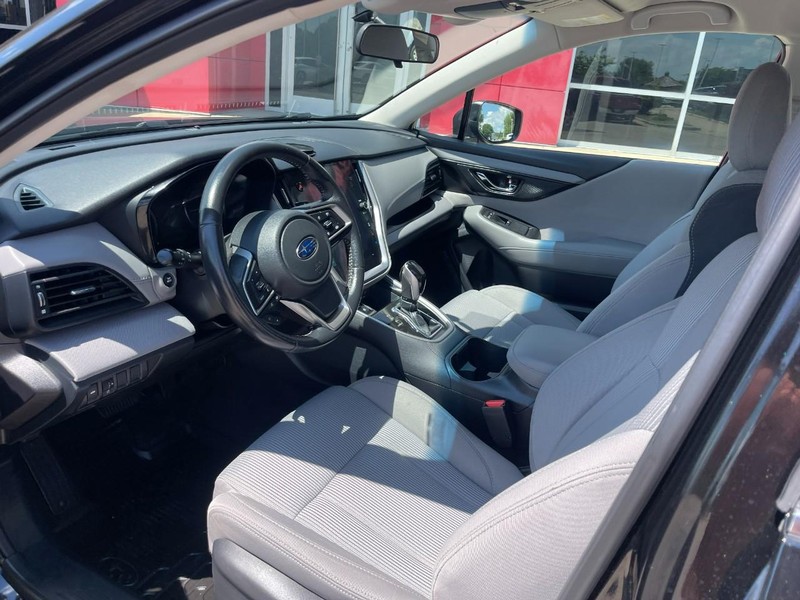 Subaru Legacy Vehicle Image 18