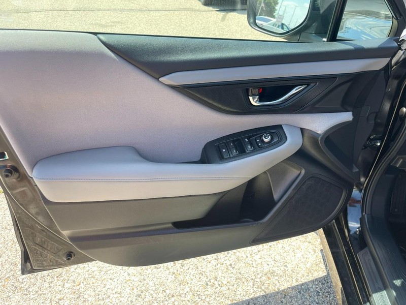 Subaru Legacy Vehicle Image 20