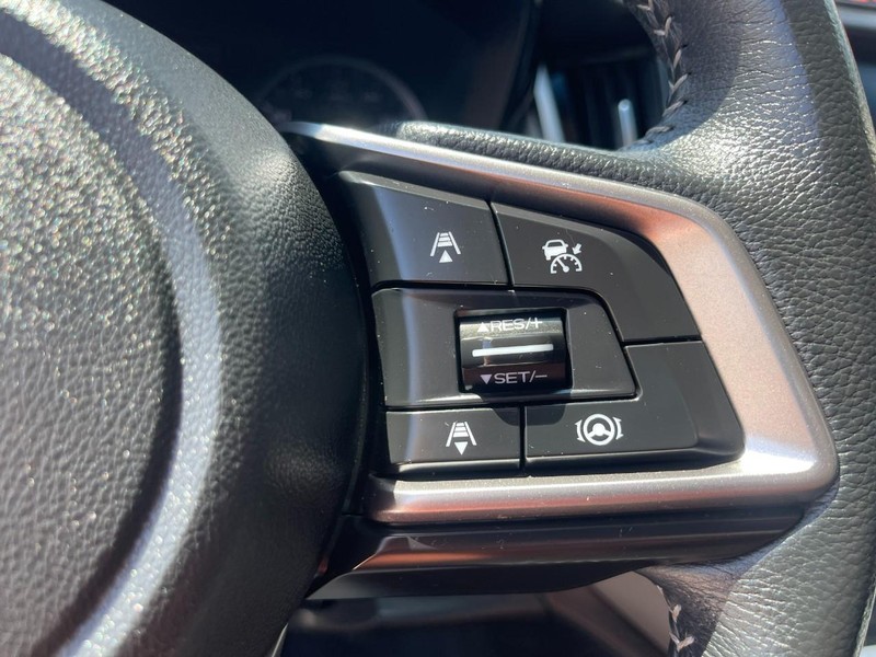 Subaru Legacy Vehicle Image 24