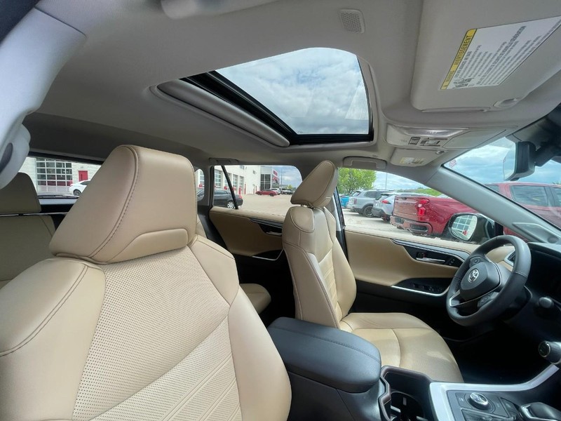 Toyota RAV4 Hybrid Vehicle Image 04